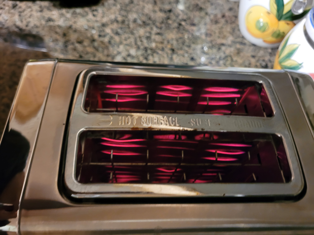 Sparkling Stainless Steel 2-Slice Toaster image indicator(9)