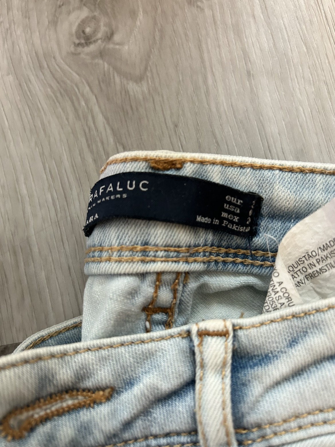 Light blue jeans bundle image indicator(8)