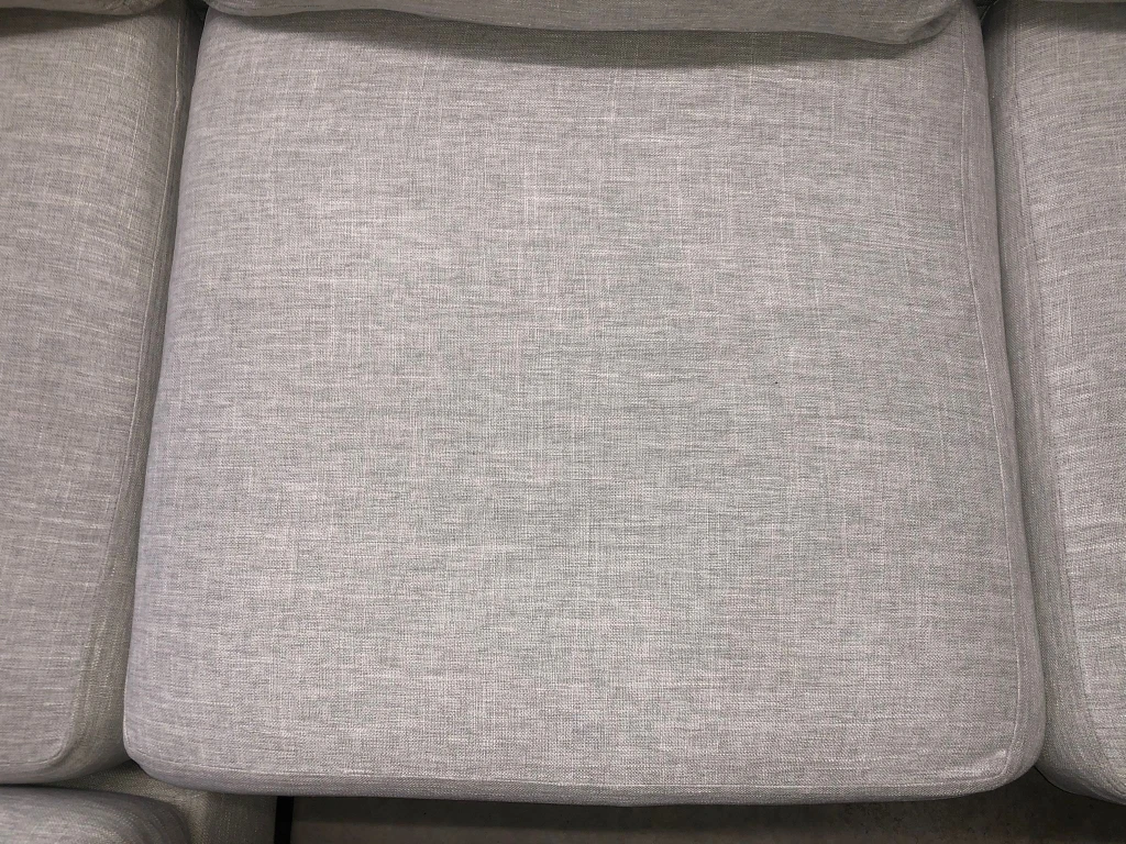 FREE DELIVERY 🚚💨 LIKE NEW 2 PIECE 4 SEATER SECTIONAL SOFA/COUCH image indicator(4)