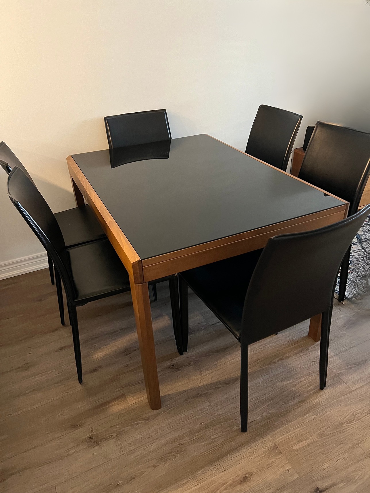 Mobilia Extendable Dining Table and 6 leather Chairs image indicator(3)