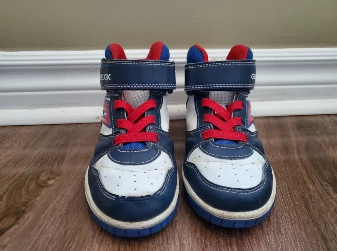 Geox boots size 1US with lights image indicator(2)