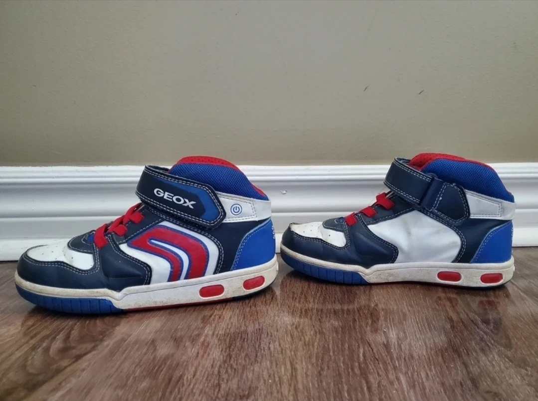 Geox boots size 1US with lights image indicator(3)