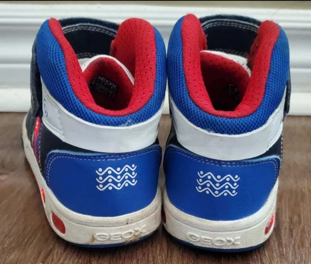 Geox boots size 1US with lights image indicator(5)