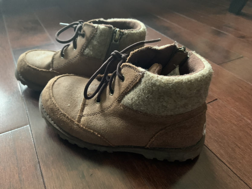 **UGG** shoes for Sale ( Kids) image indicator(3)