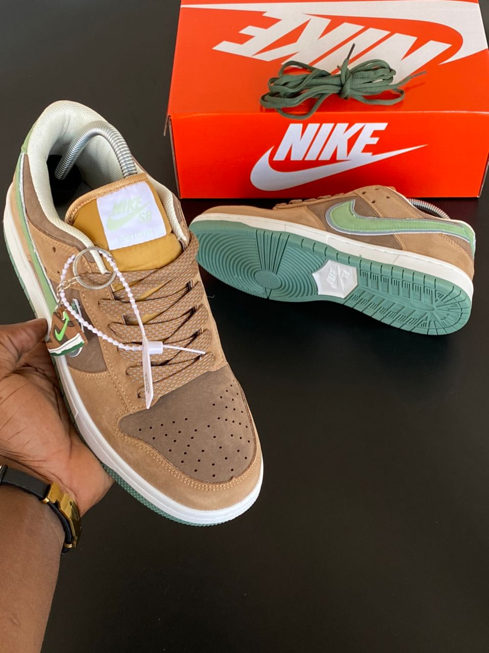 High Quality Sneakers thumbnail