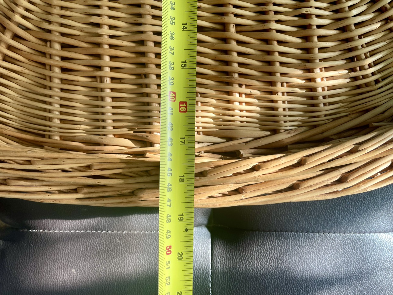 Set of two wicker trays with handles 24inX18in image indicator(5)