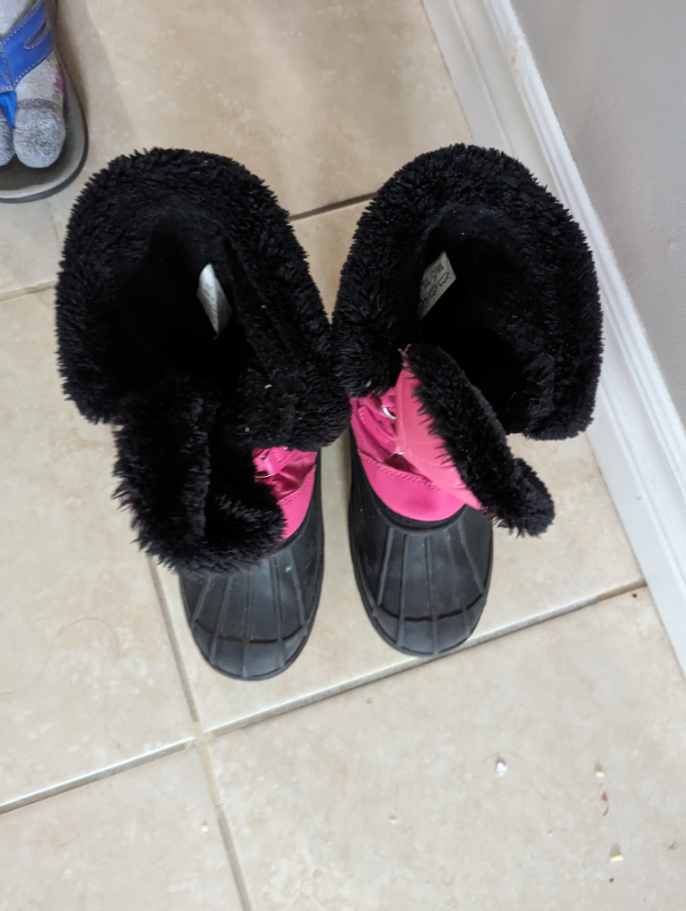 girls snow Boots youth size 3 - photo 2