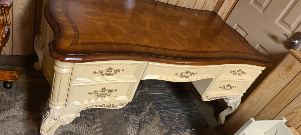 TABLE - photo 3