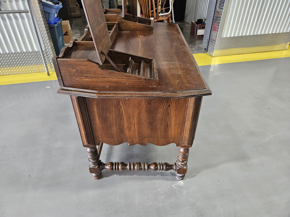 Antique desk❄️ - photo 4