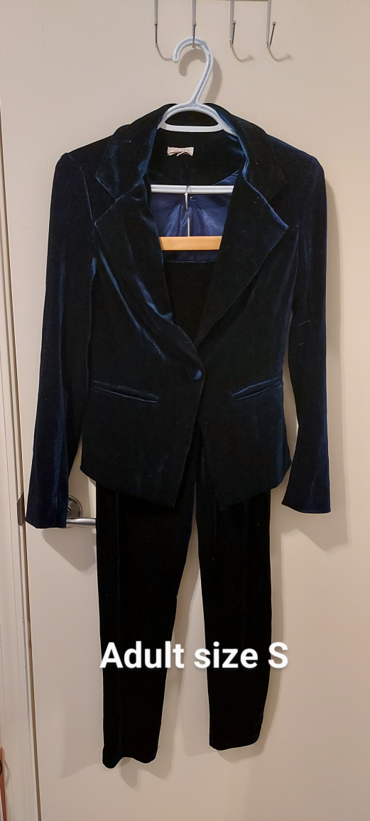 all for 5.00.  3 set of velour suit. 2 used n 1 with tag thumbnail