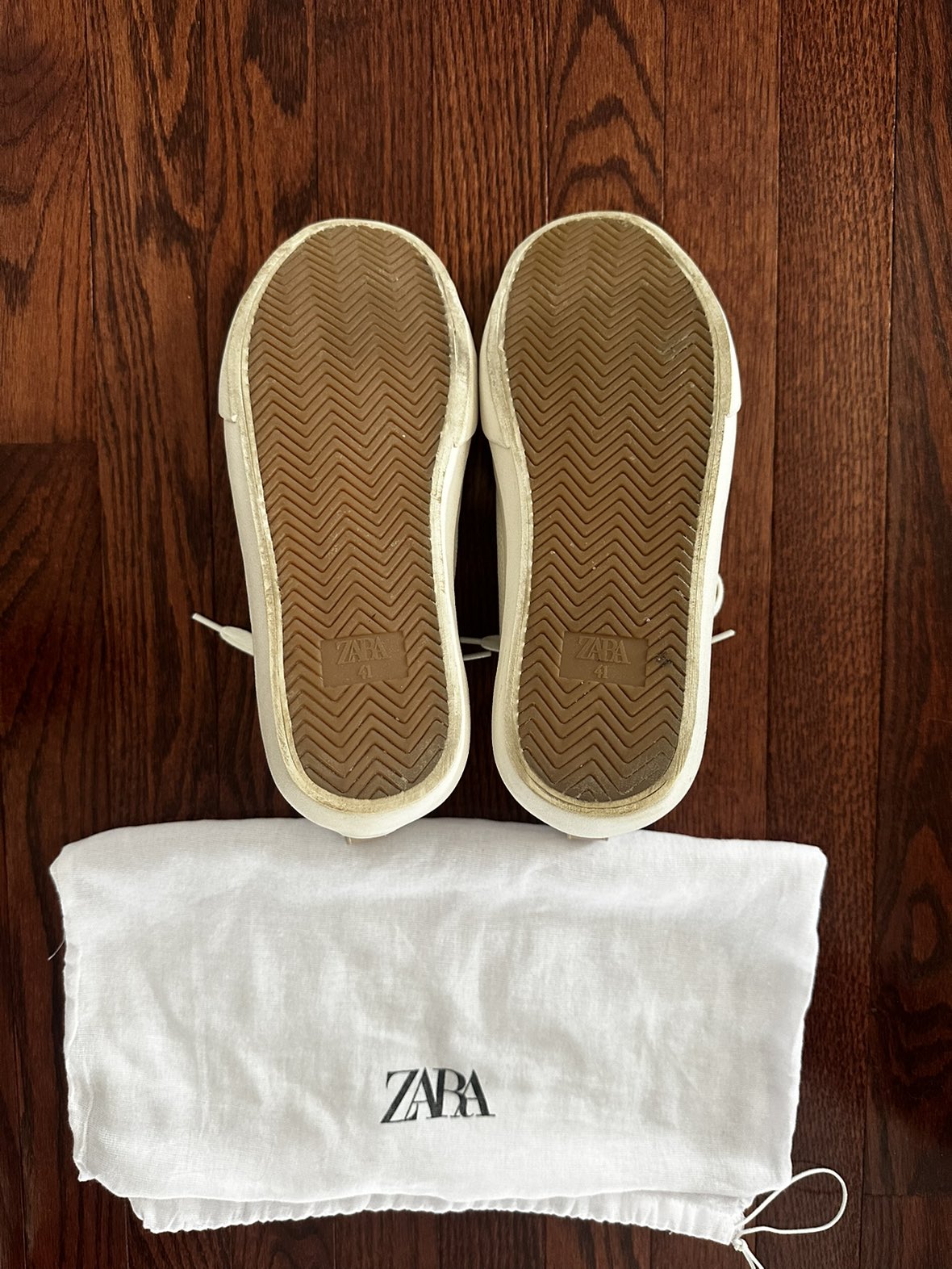 WORN ONCE Size 8-9 high top Sneakers with dust bag - photo 5