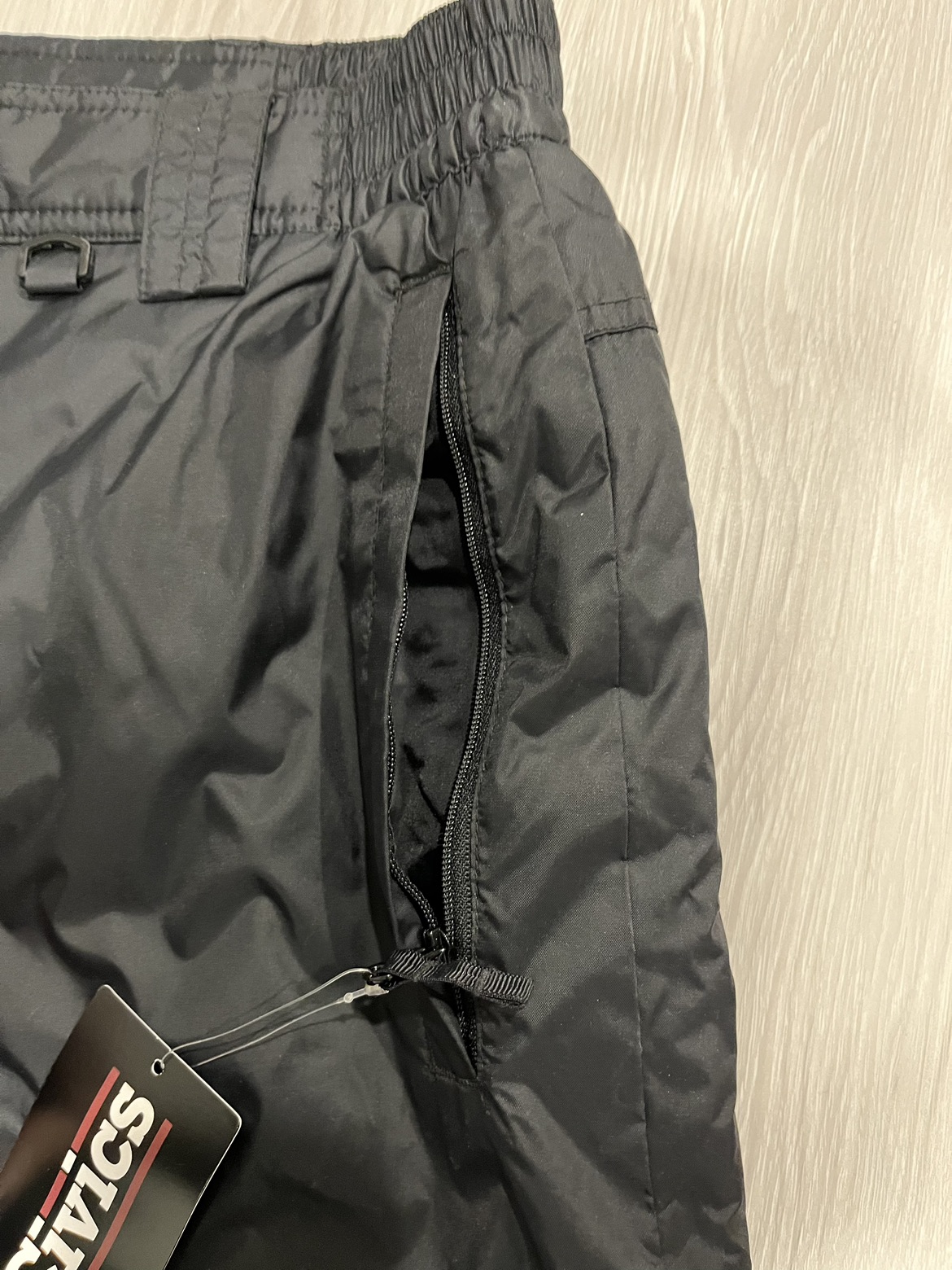 Men’s brand new snow pants - see size in pics image indicator(3)
