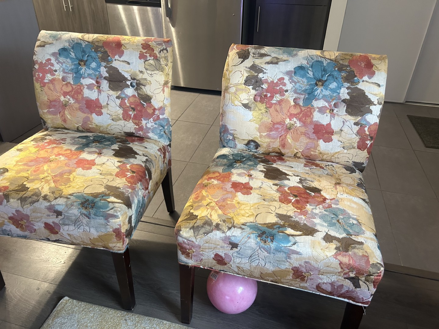 Accent chairs thumbnail