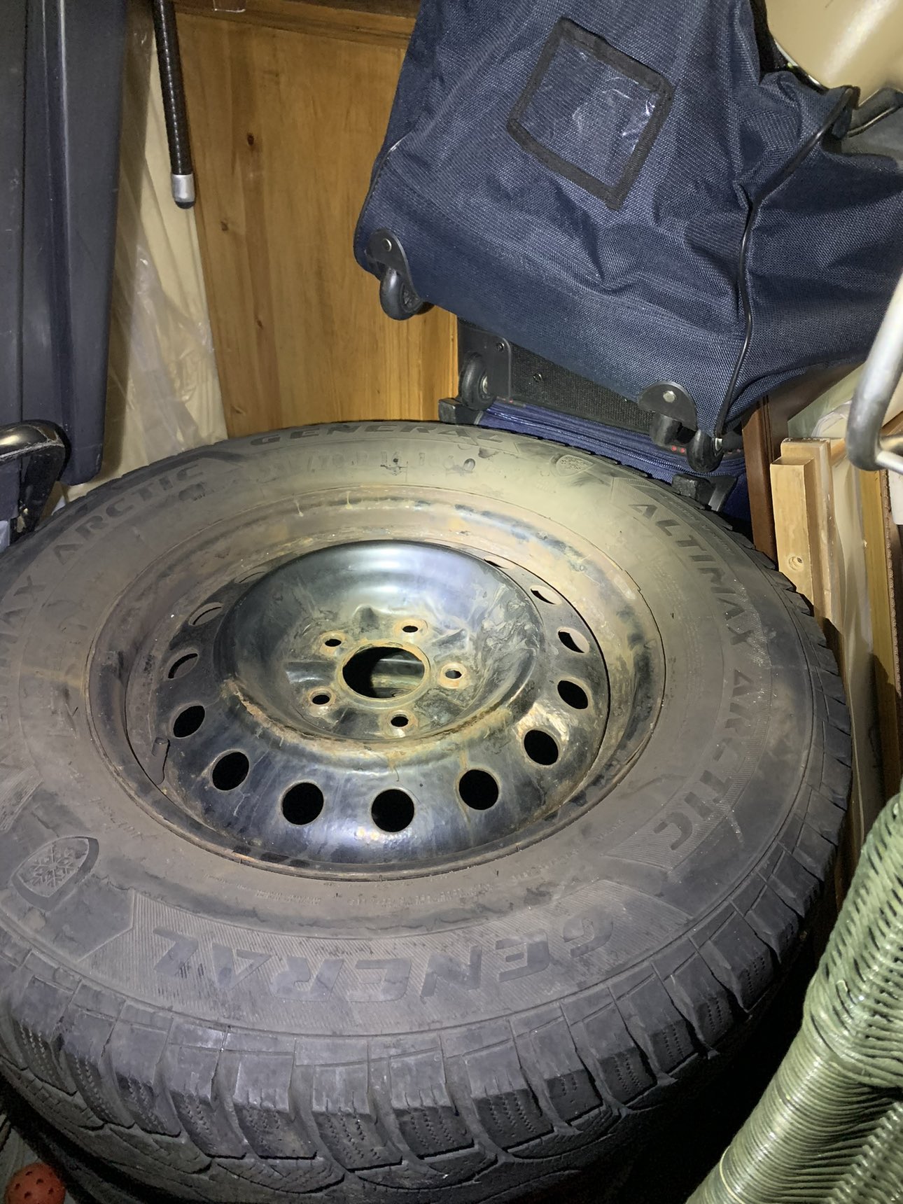 Winter tires 235/70 R 16 with rims - photo 5
