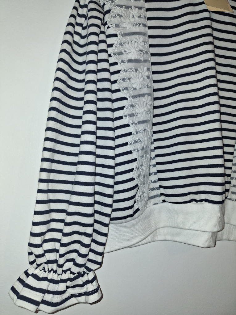 Tshirt with lace trim(brand new with tag) - photo 4