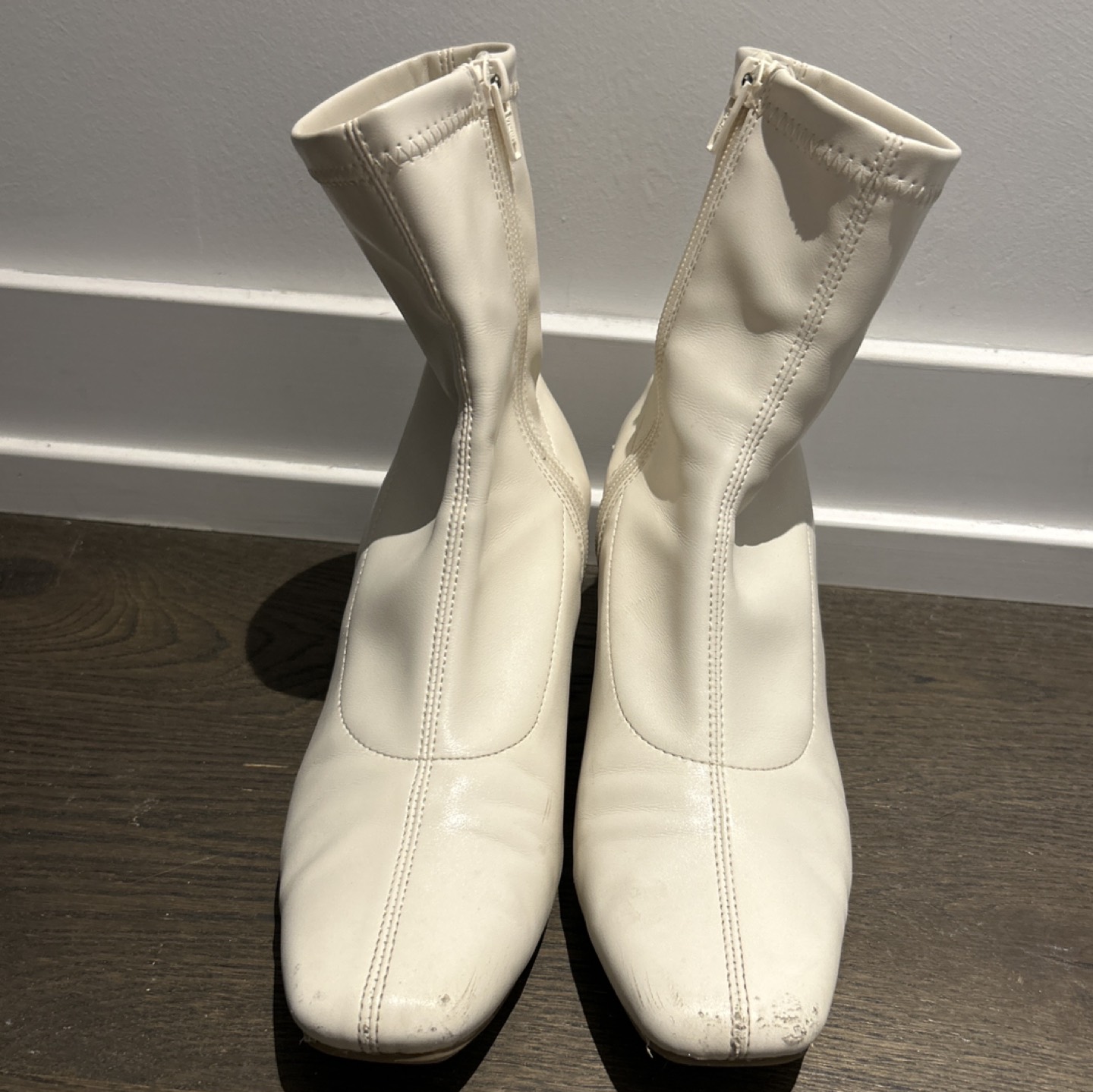 White short boots for women #freecycle image indicator(2)