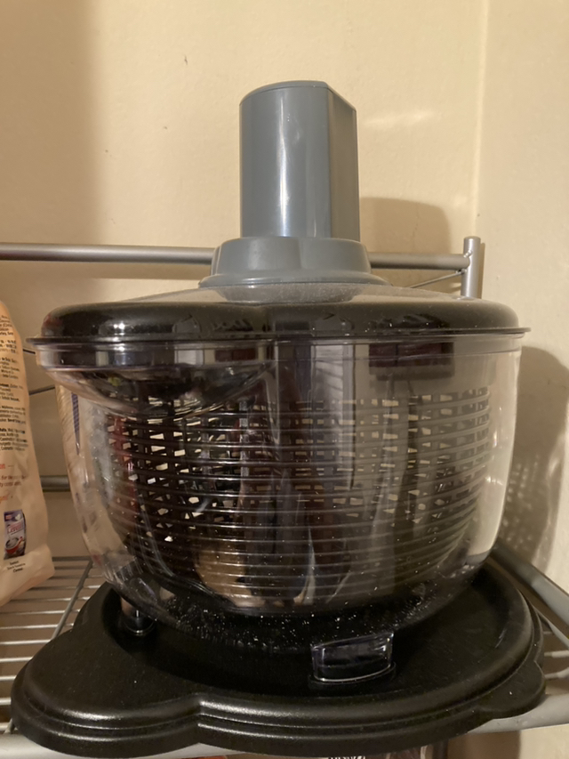 Salad spinner thumbnail