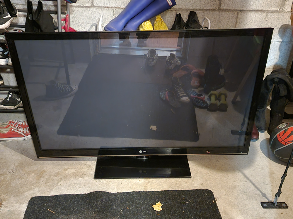 LG 50 inches TV - photo 2