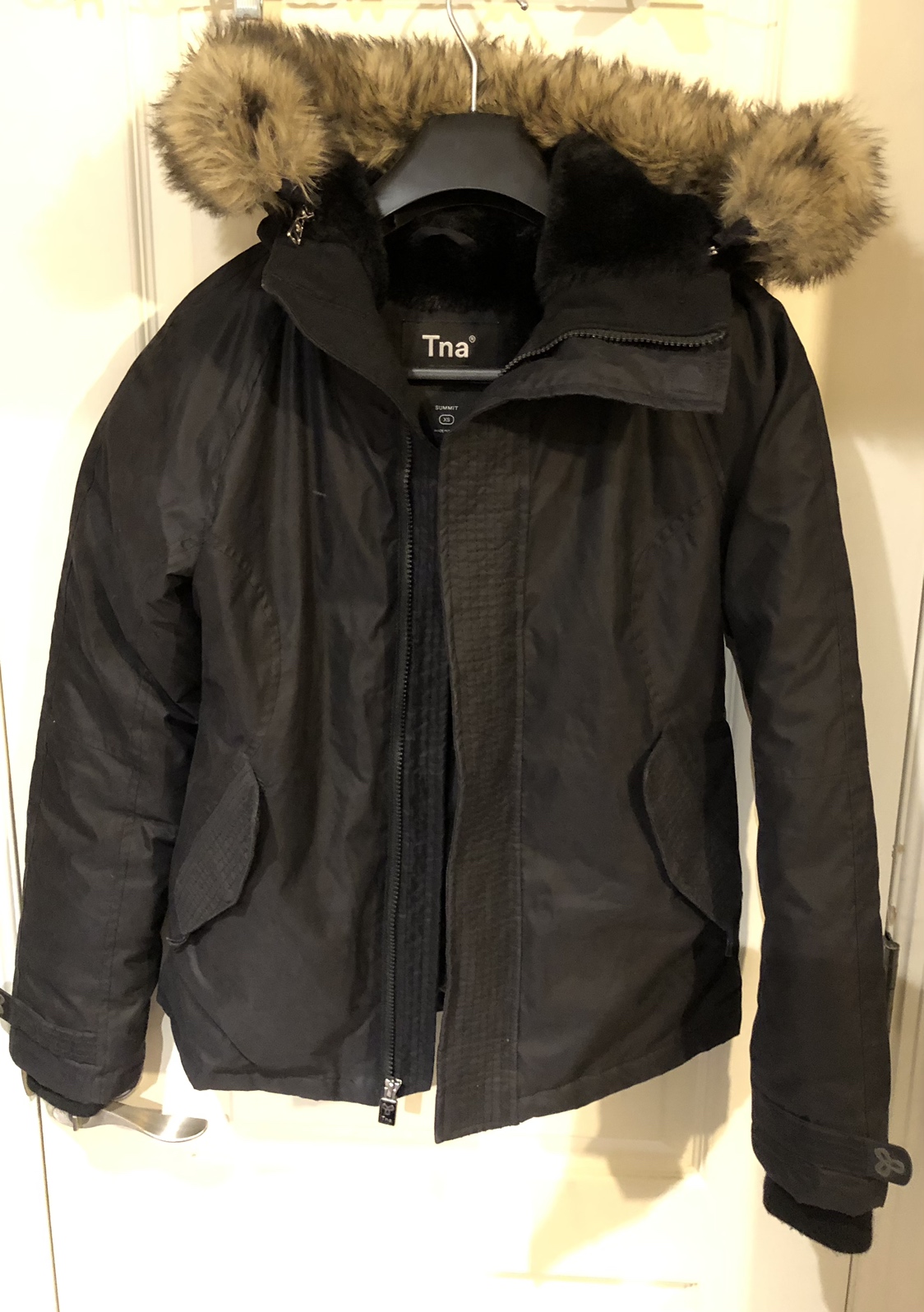 Women’s Aritzia TNA Summit Parka + Free TNA Top - photo 3