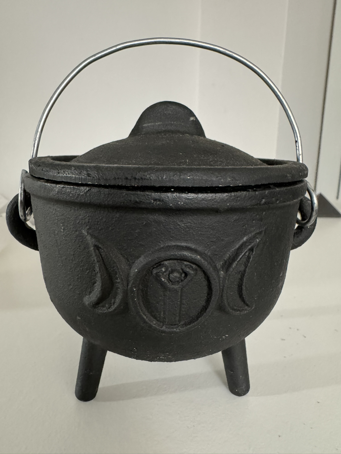 Triple Moon Cast Iron Cauldron with Lid, 4"