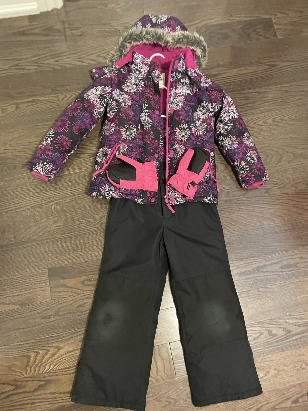Girl Oshkosh snowsuit + Size 7