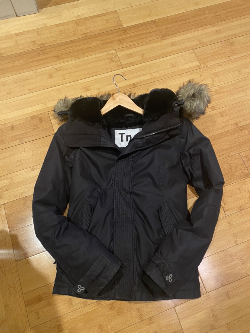 Aritzia winter jacket waterproof image indicator(4)