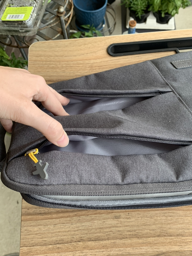 Air HongKong Laptop sleeve image indicator(4)