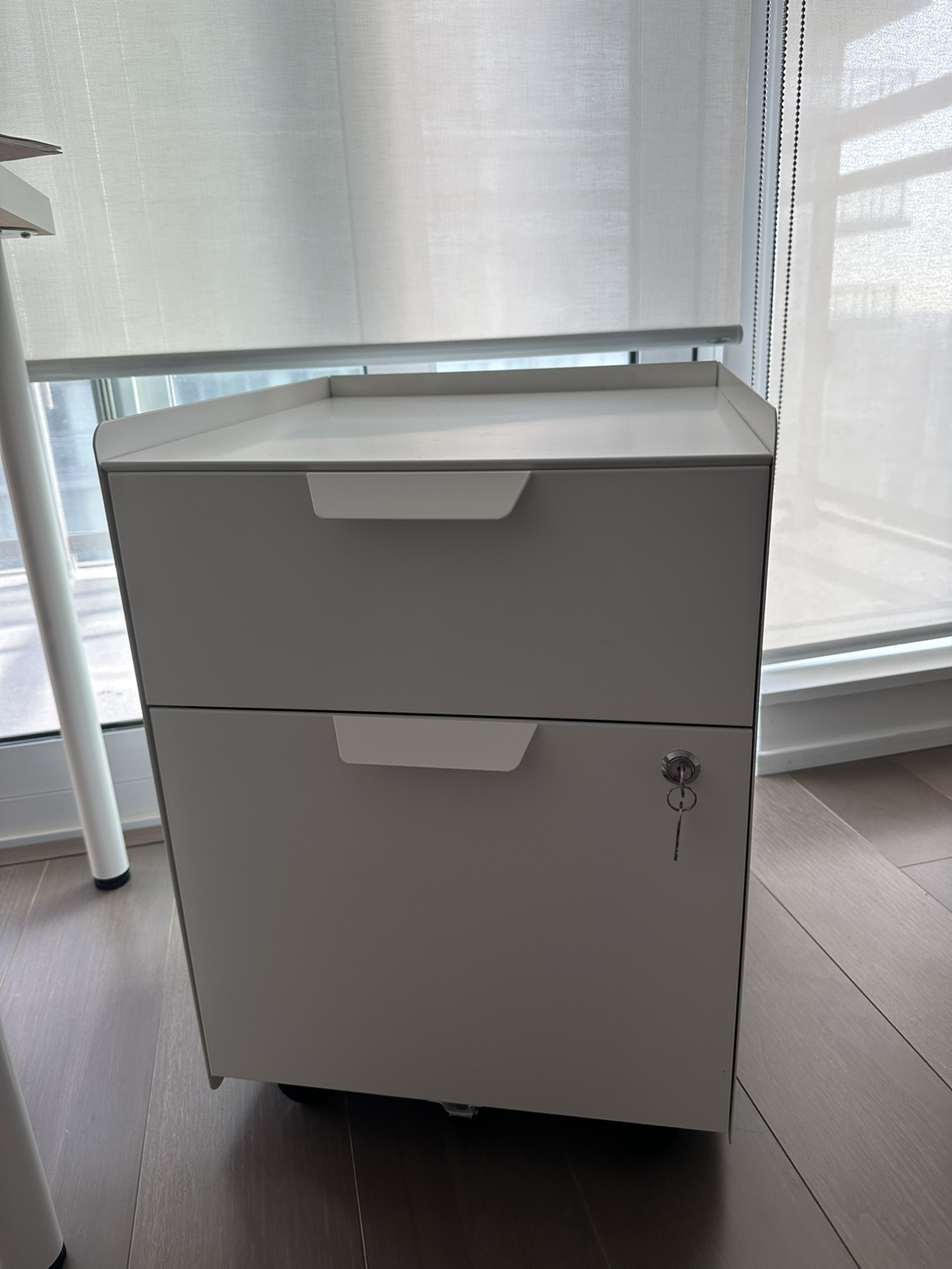Drawer unit w 2 drawers on casters,white