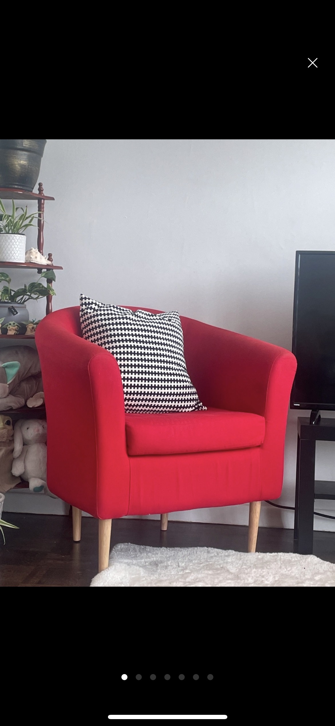 free furniture 2 available❄️ image indicator(7)