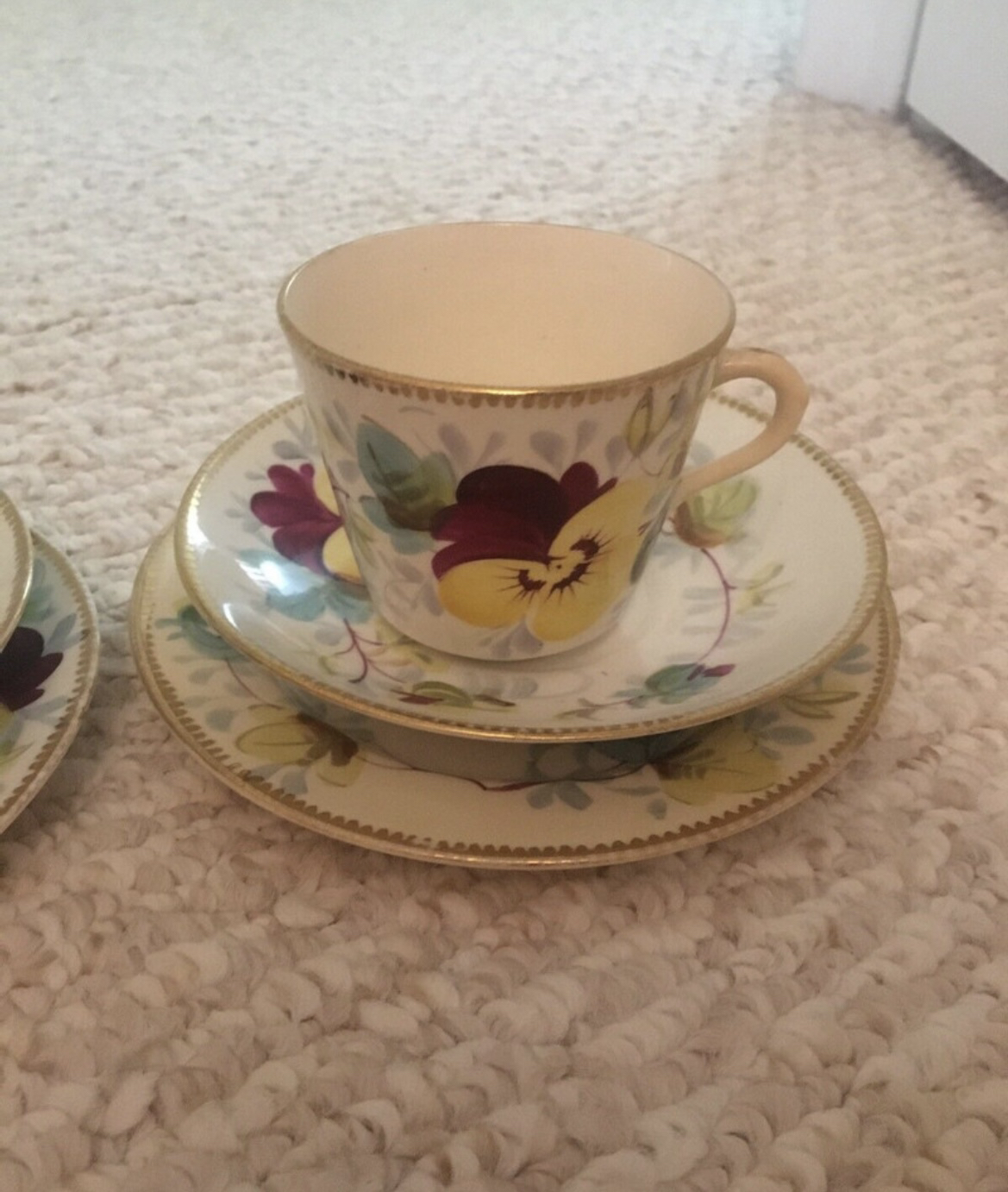Vintage teacups and saucer - photo 3