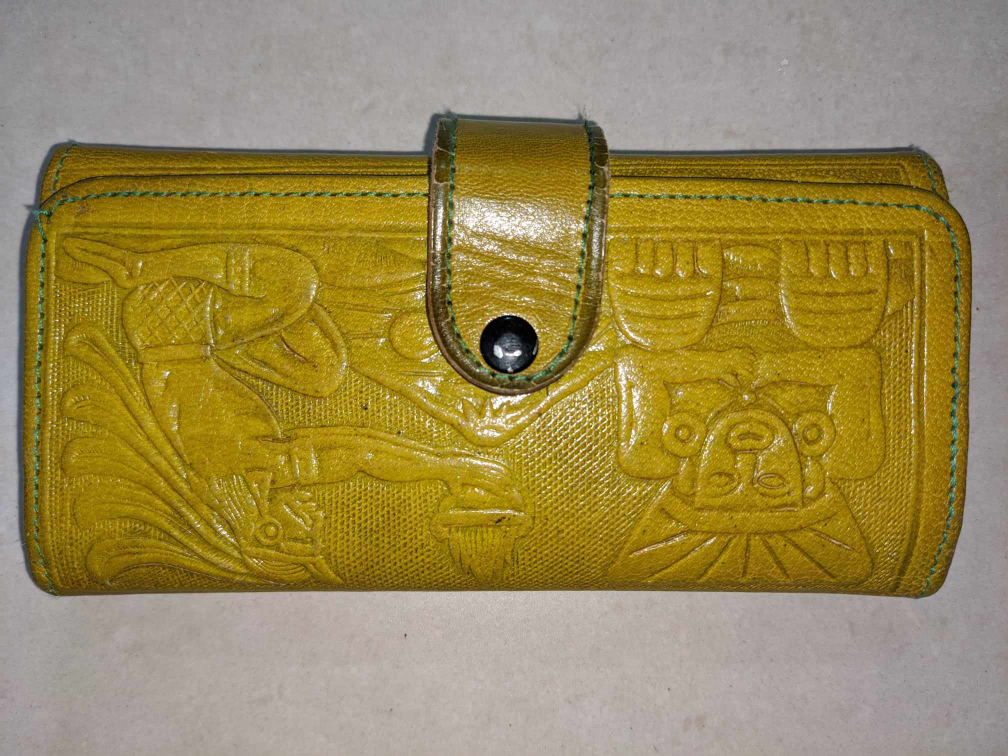 beautiful Aztec design leather wallet w/mirror image indicator(5)