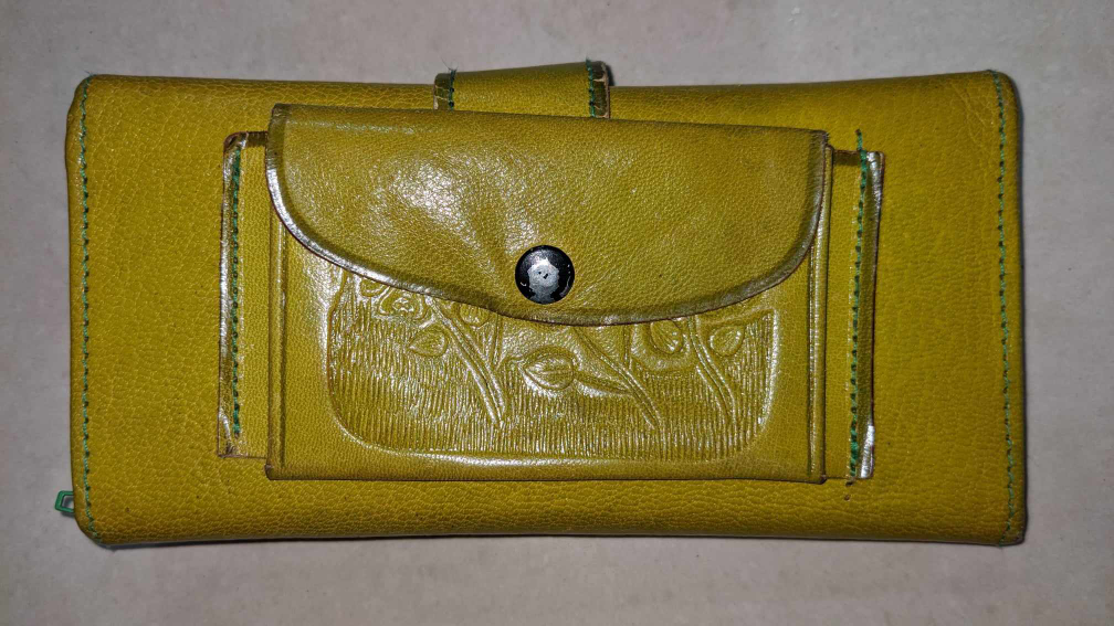 beautiful Aztec design leather wallet w/mirror image indicator(6)