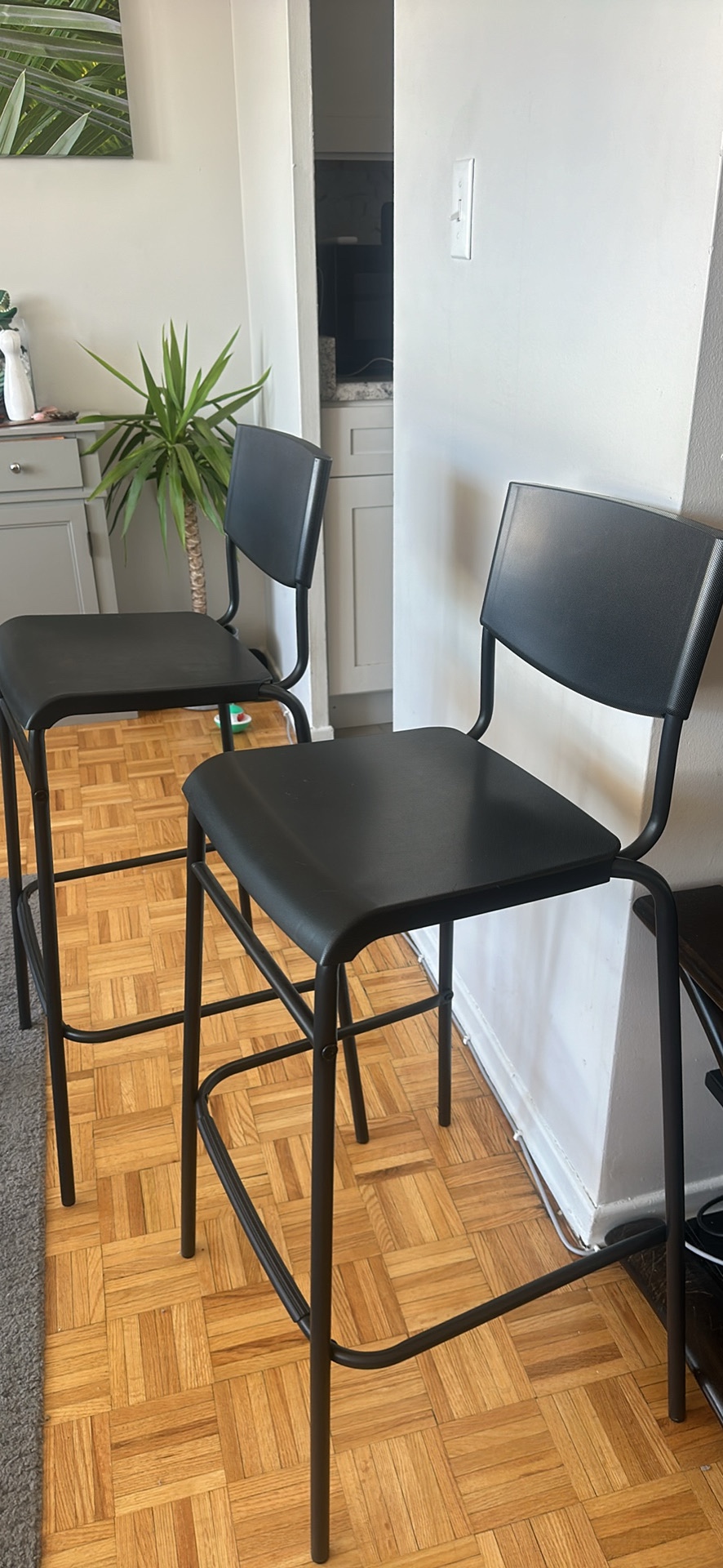 4 STIG Bar stool with backrest, black/black, 63 cm (24 3/4 ")