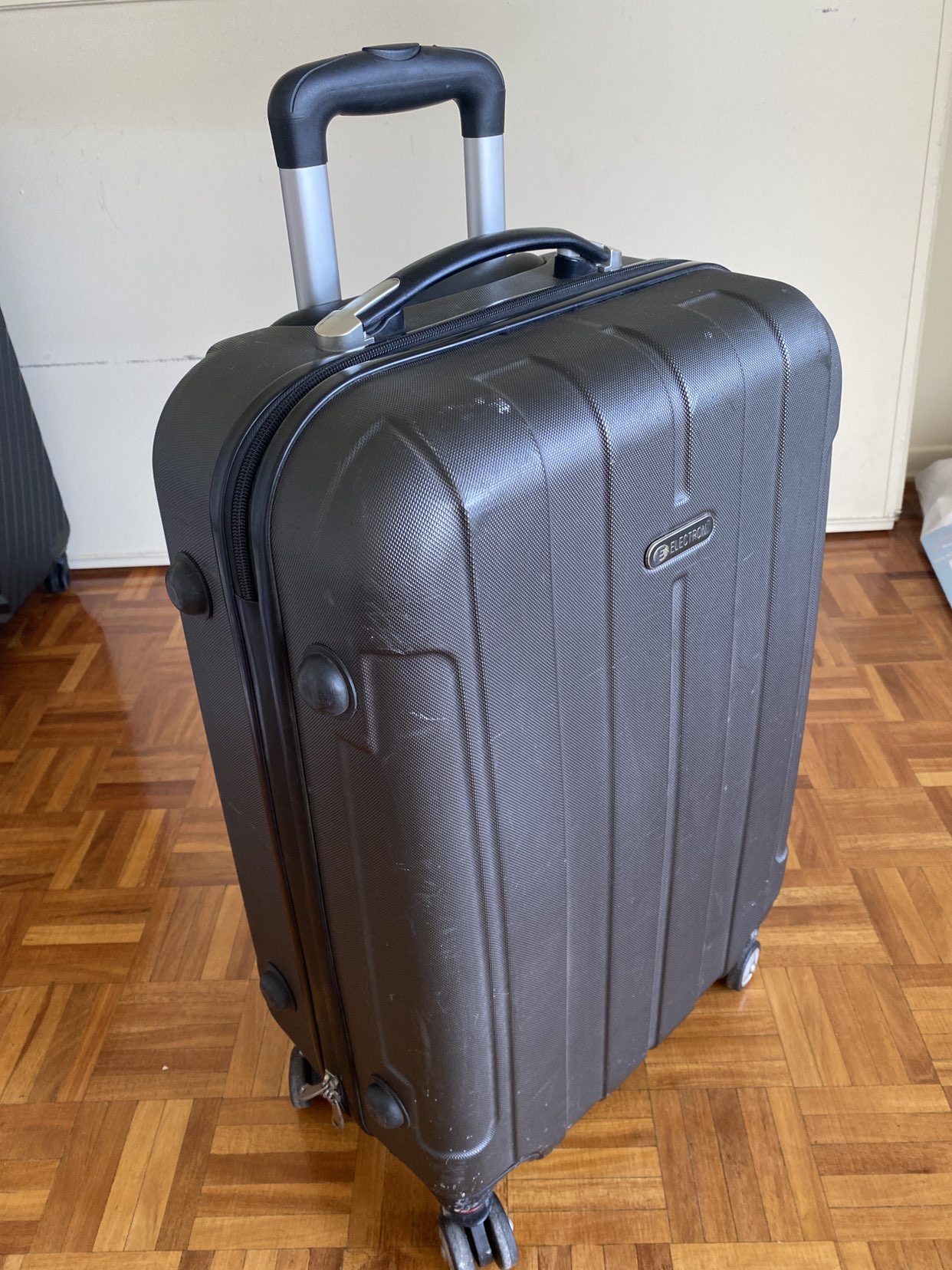 Suitcase (hard shell) - medium size