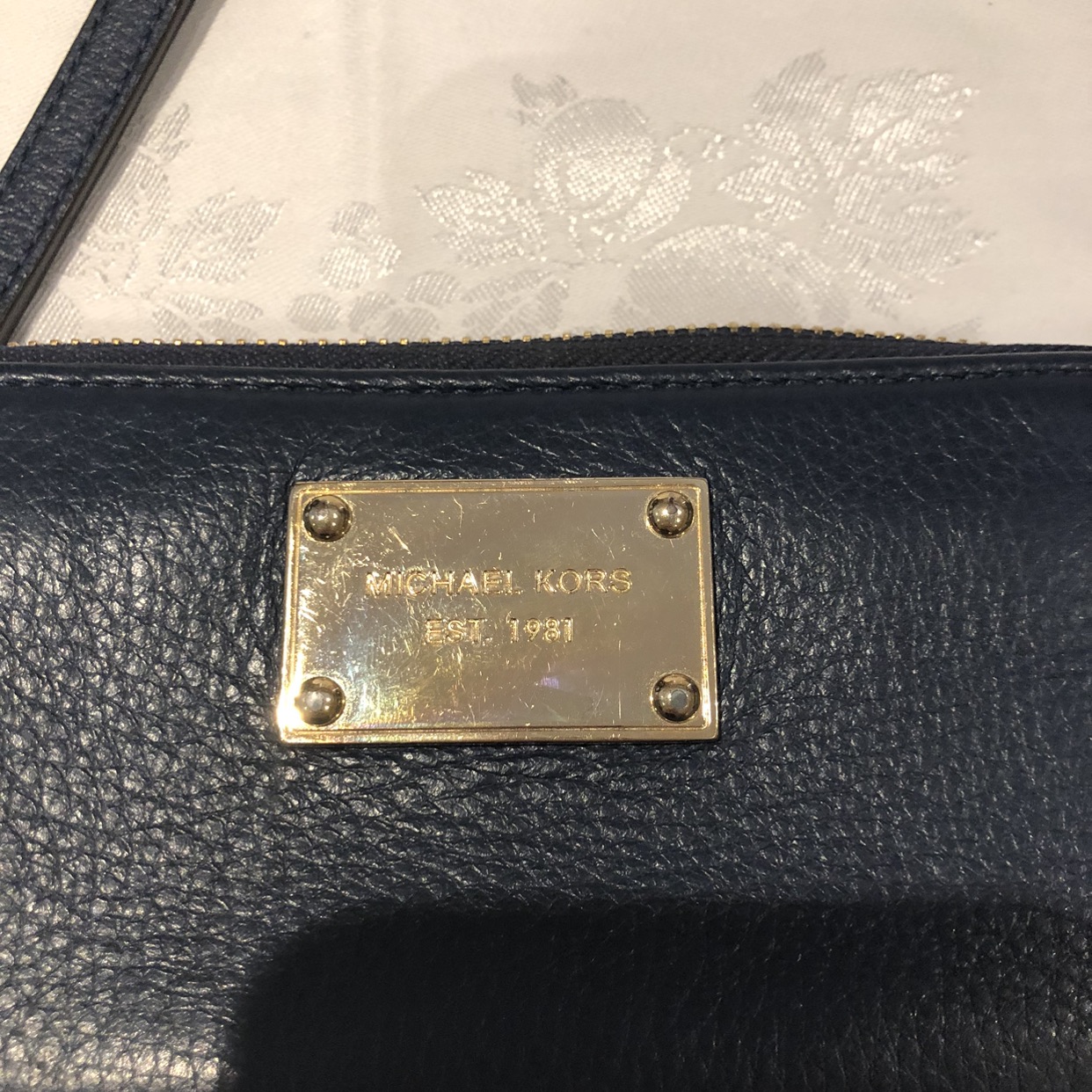 Michael Kors wallet/wristlet image indicator(2)