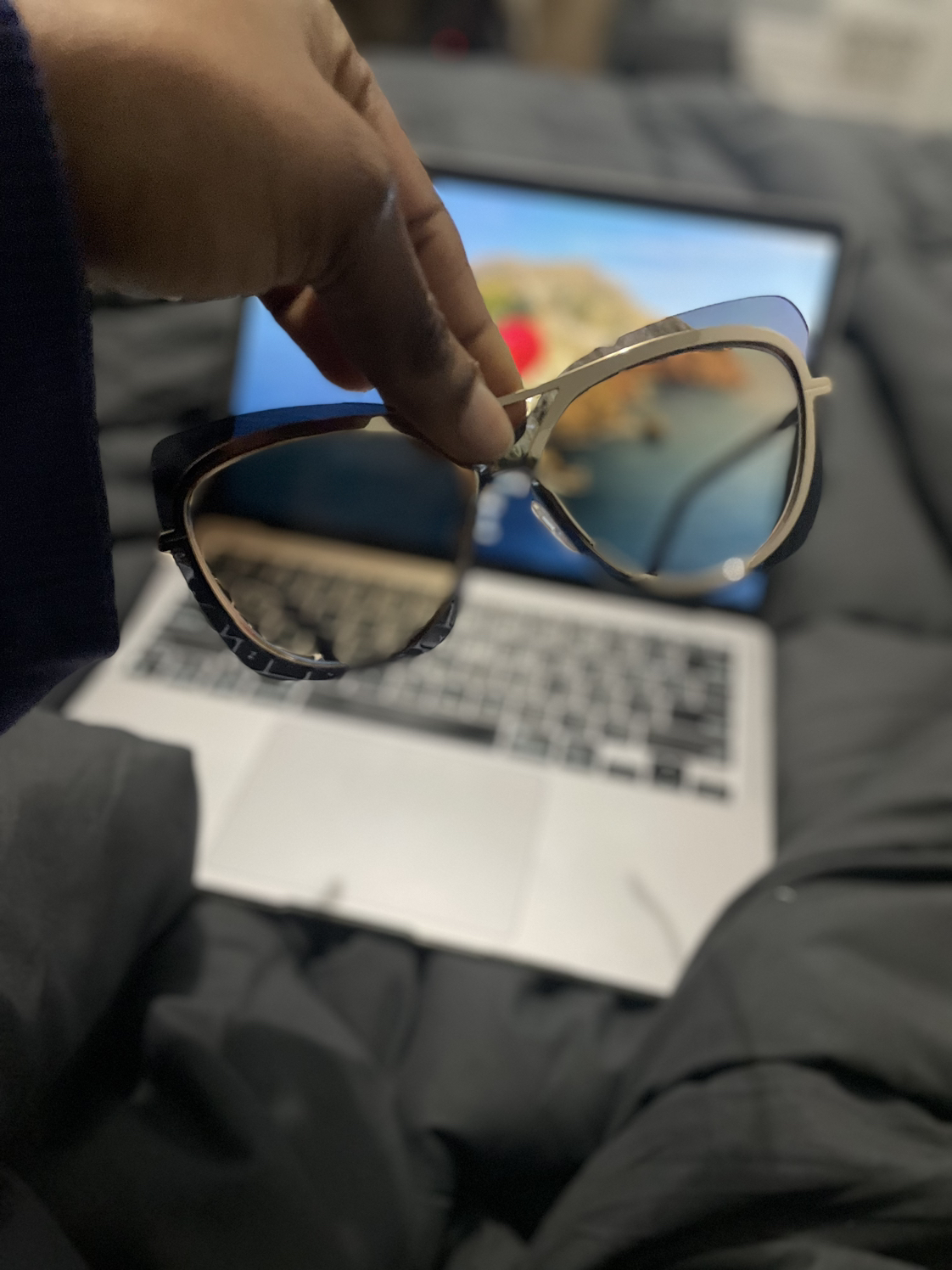 Balenciaga sunglasses image indicator(2)