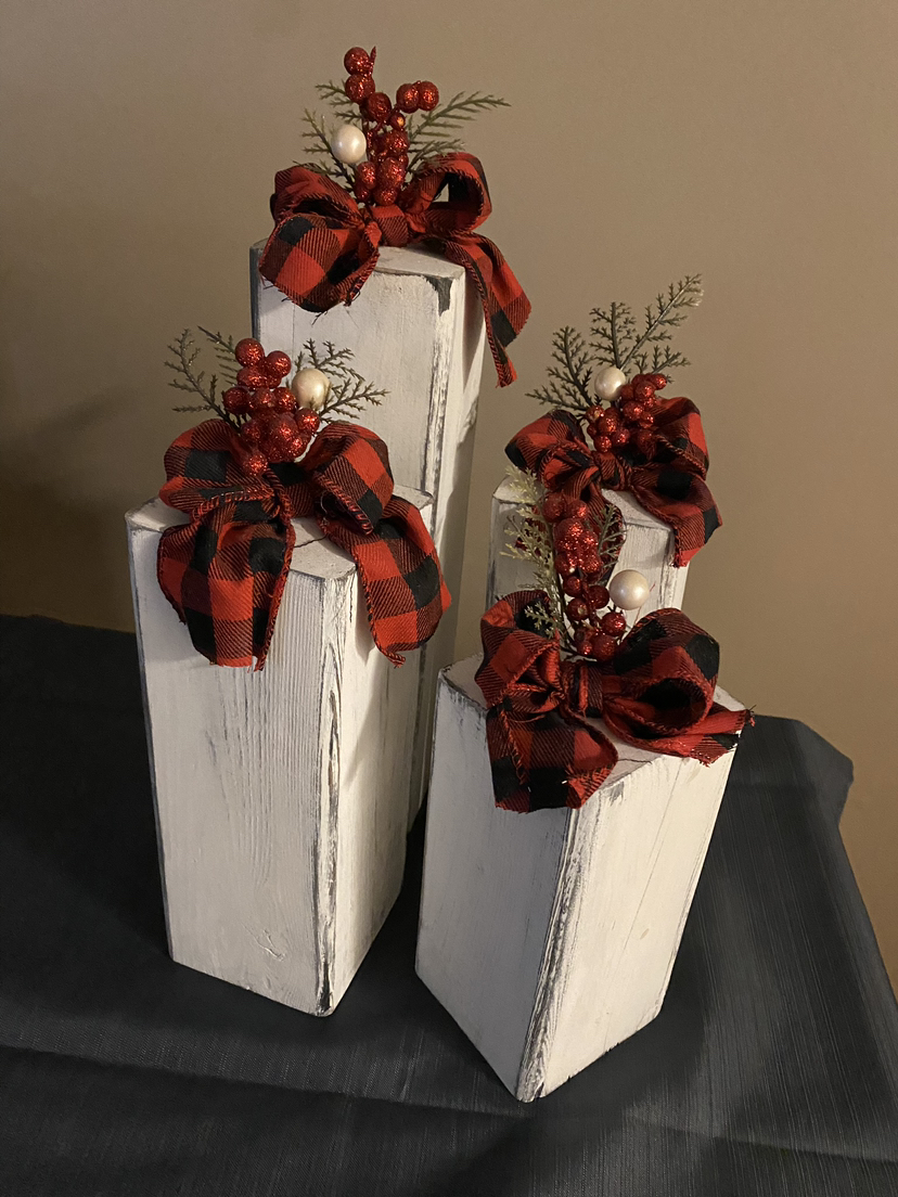 4 wooden presents for under the tree