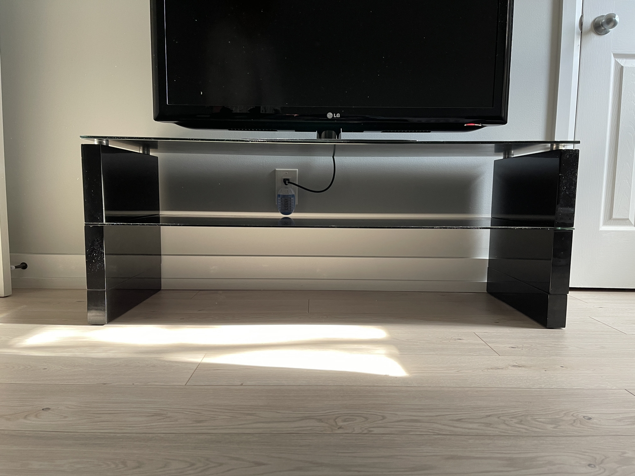 Glass top TV Stand