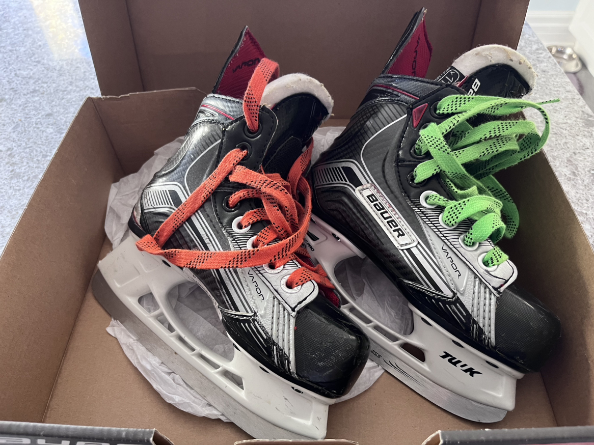 Bauer Vapor hockey skates - youth 11.5