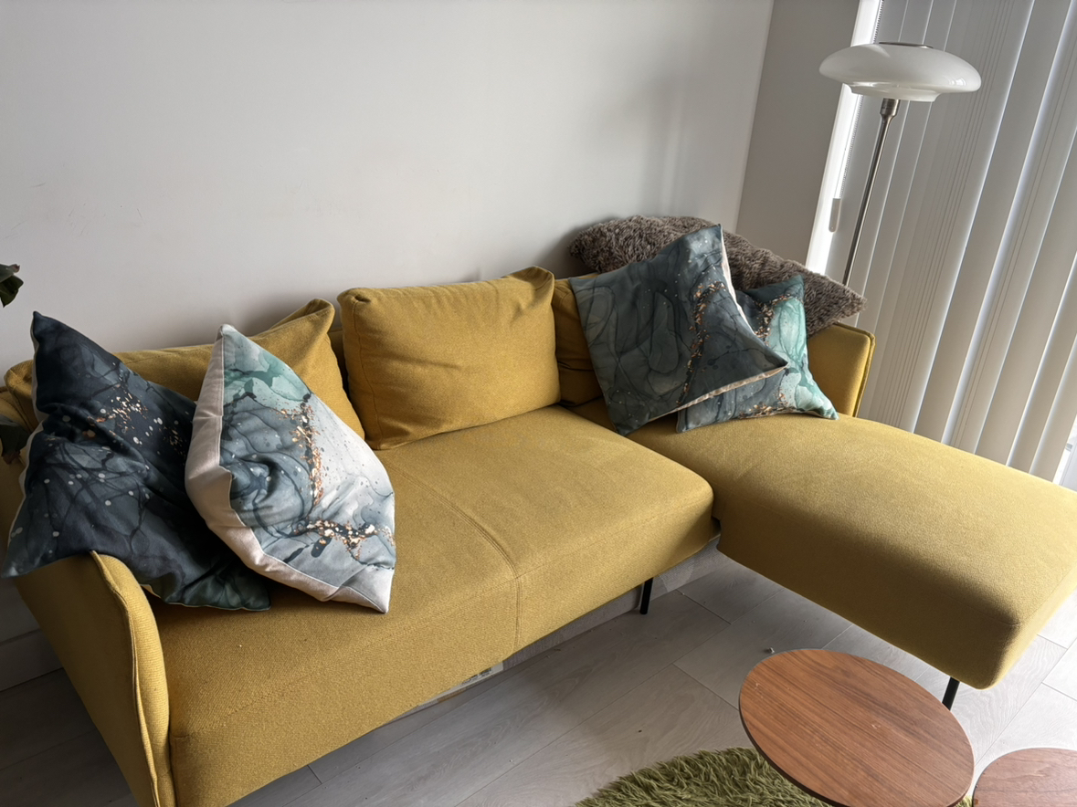 Couch - photo 3