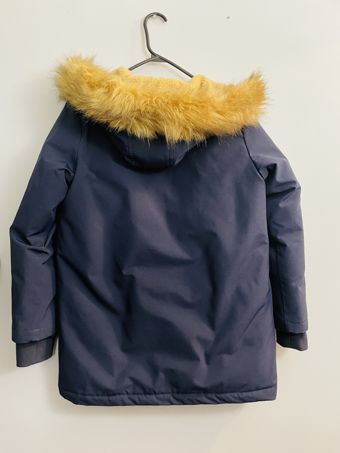 Moving sale: UNIQLO Winter Jacket Unisex image indicator(4)