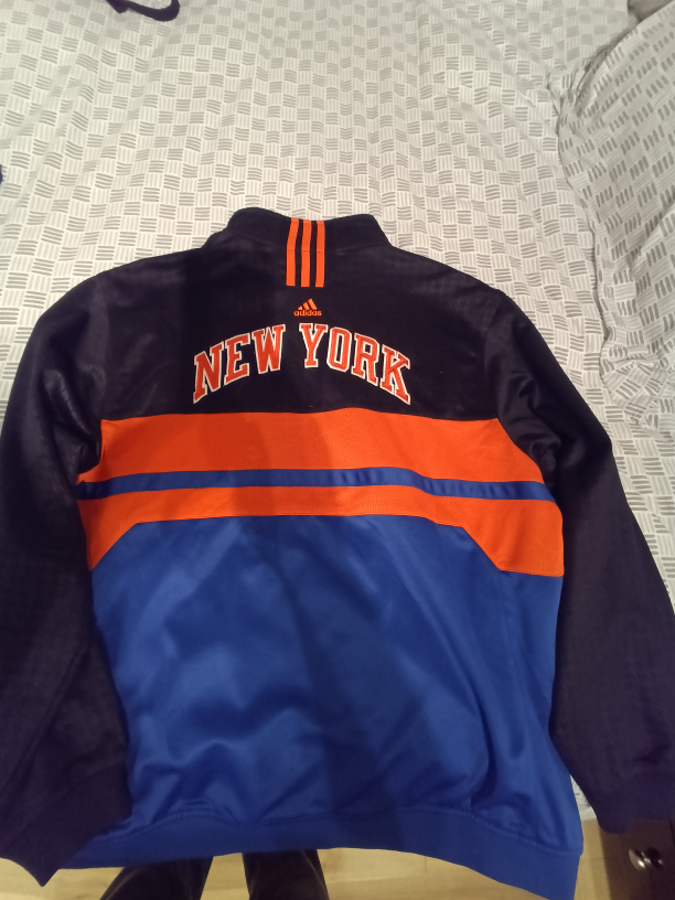 NY Knicks tracksuit image indicator(3)