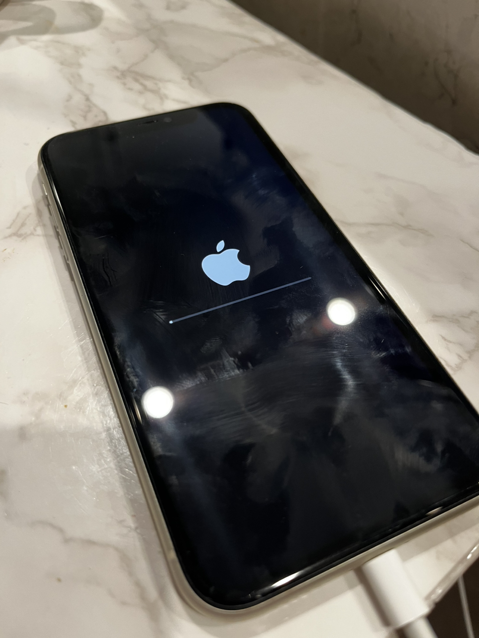 IPhone 11 128gb white colour - photo 2