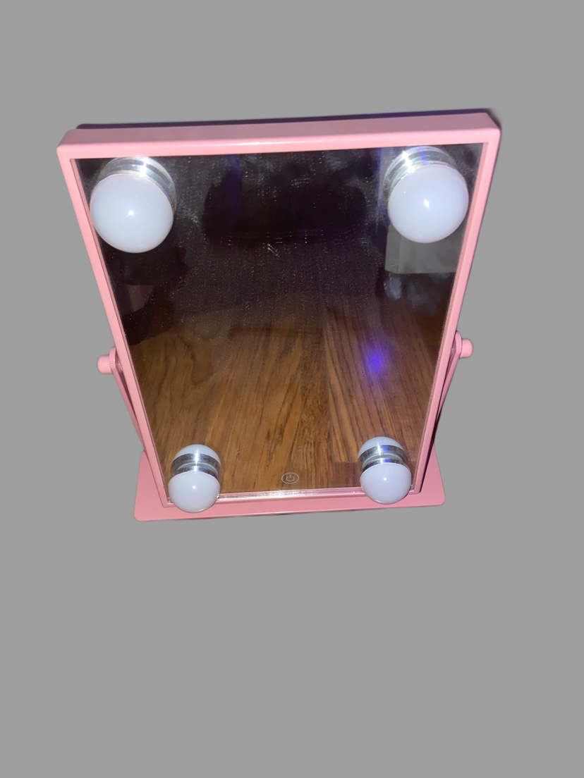 Light mirror with touchscreen button