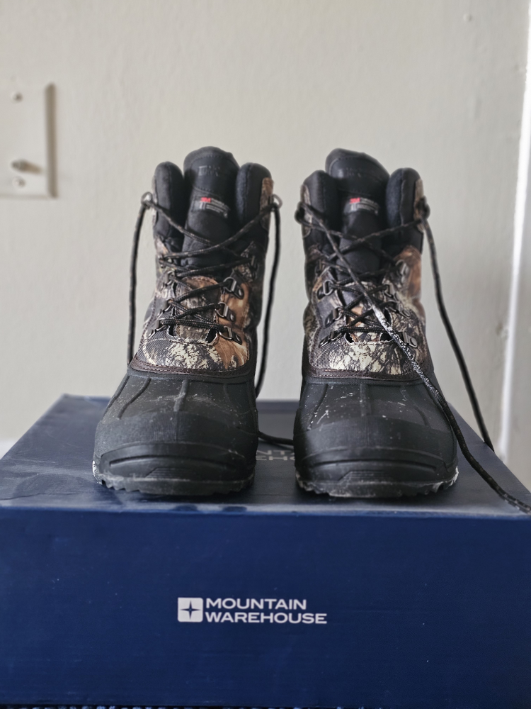 Snow boots