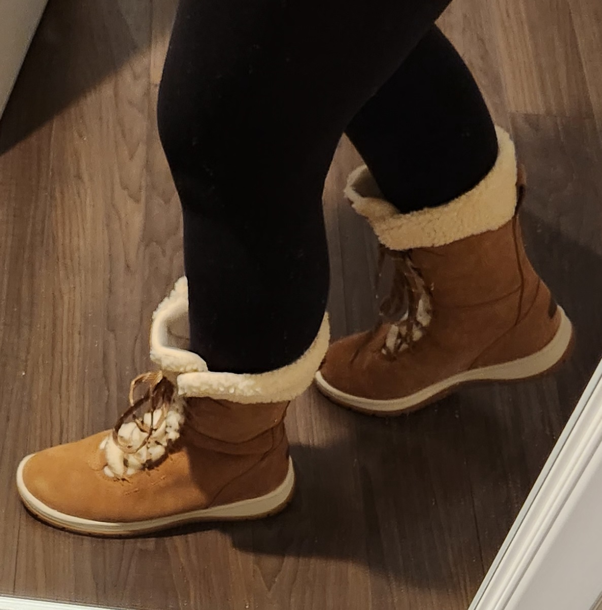 UGG Lakerside Heritage boots image indicator(2)