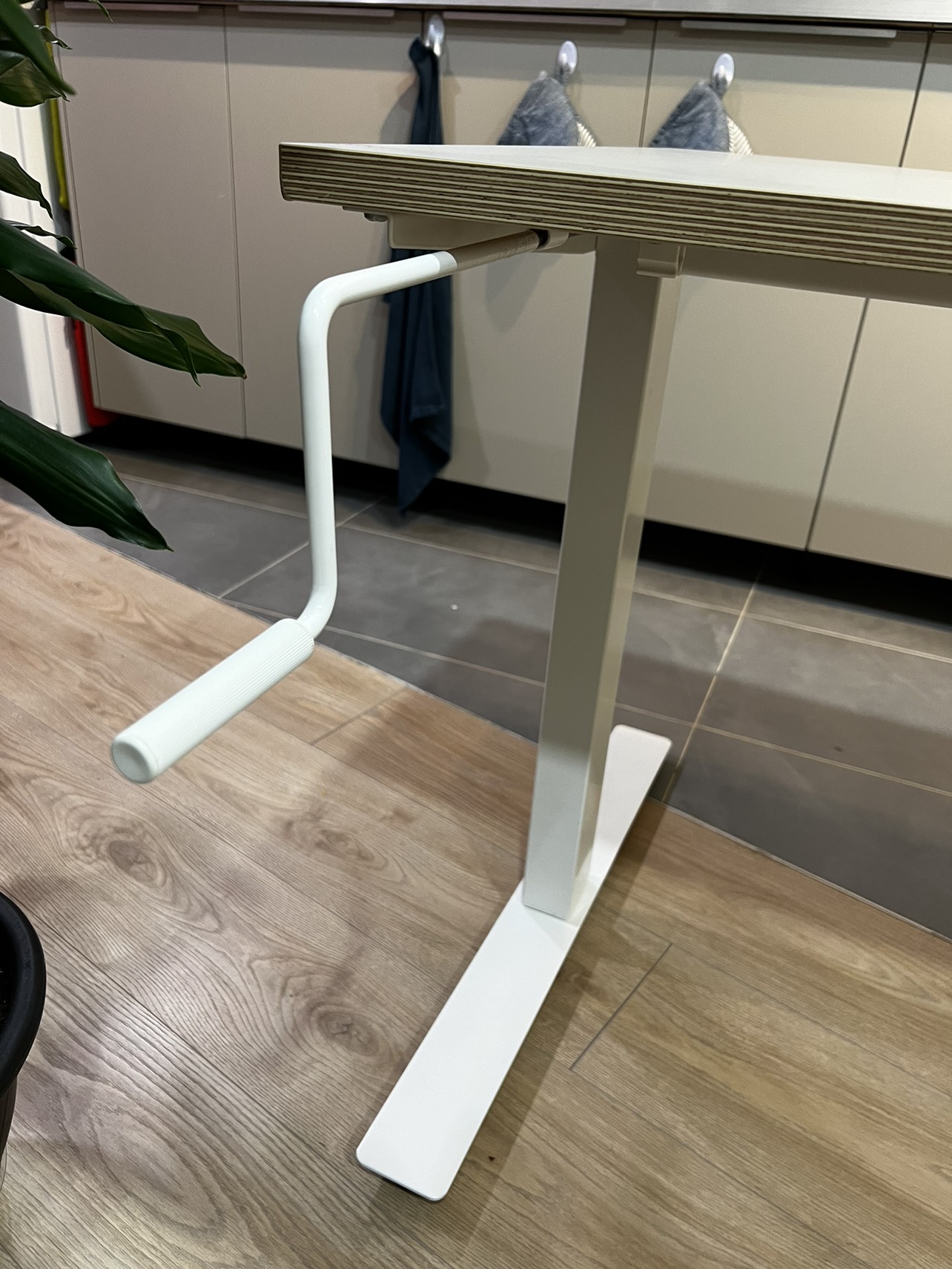 IKEA manual height adjustable Desk sit/stand white. IKEA table - photo 5