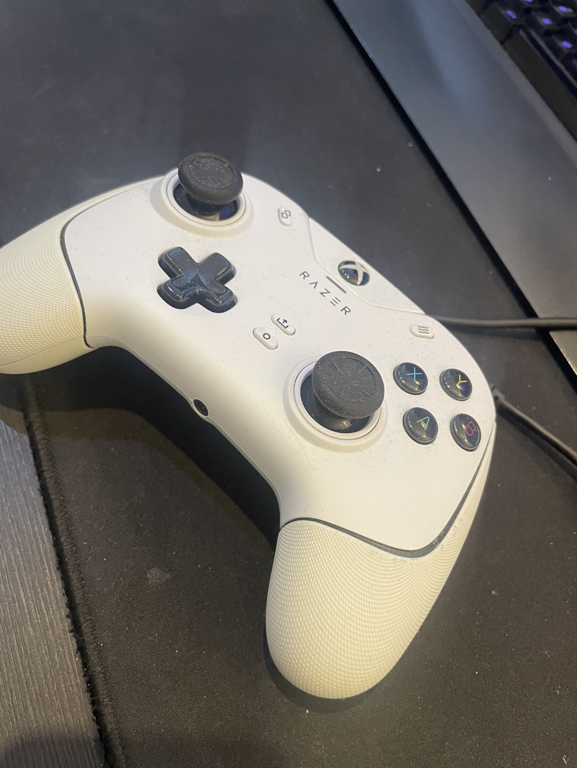 Razer Wolverine V2 Wired Gaming Controller - photo 2