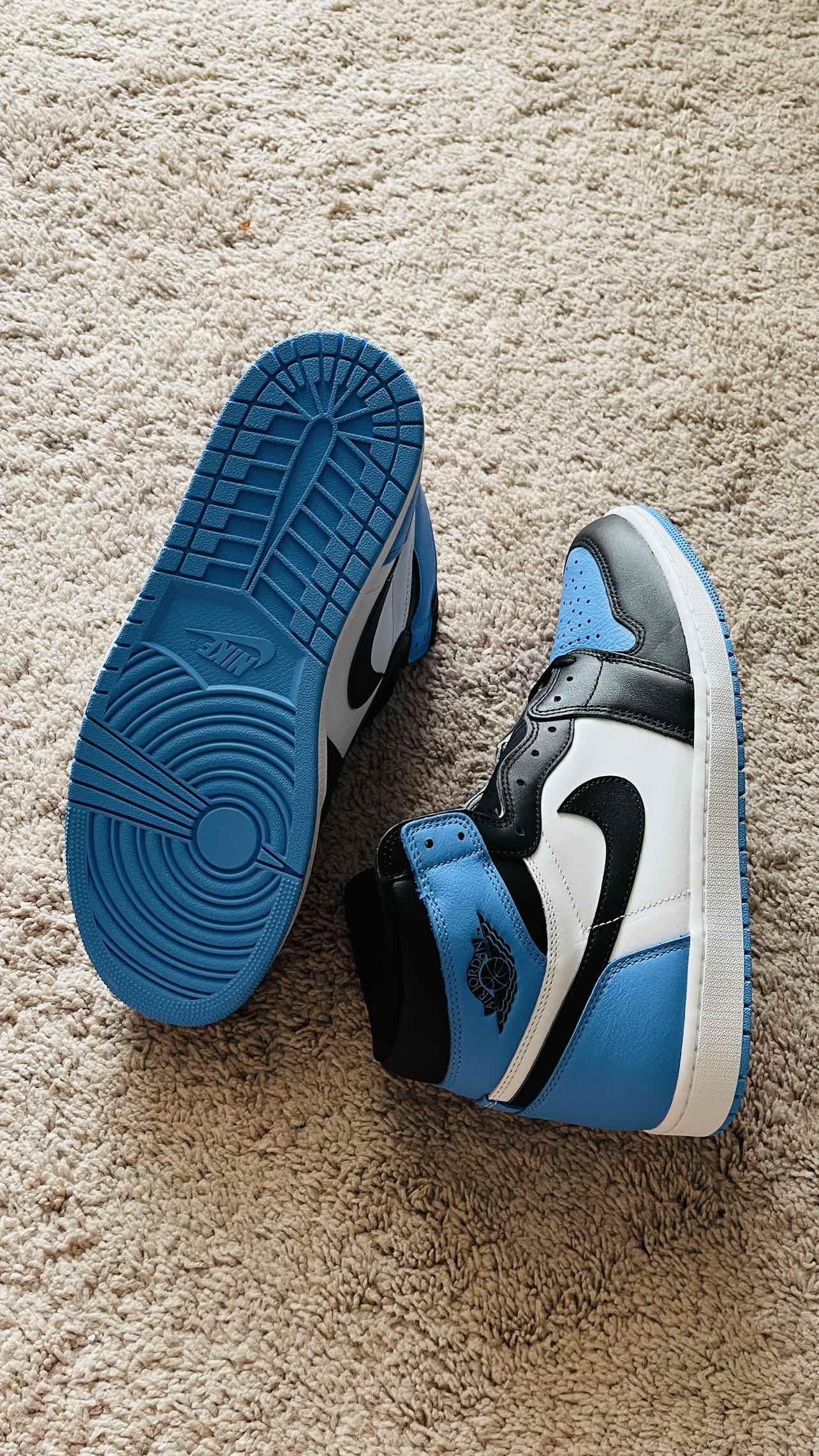 Air Jordan 1 Retro High OG UNC Toe - photo 4