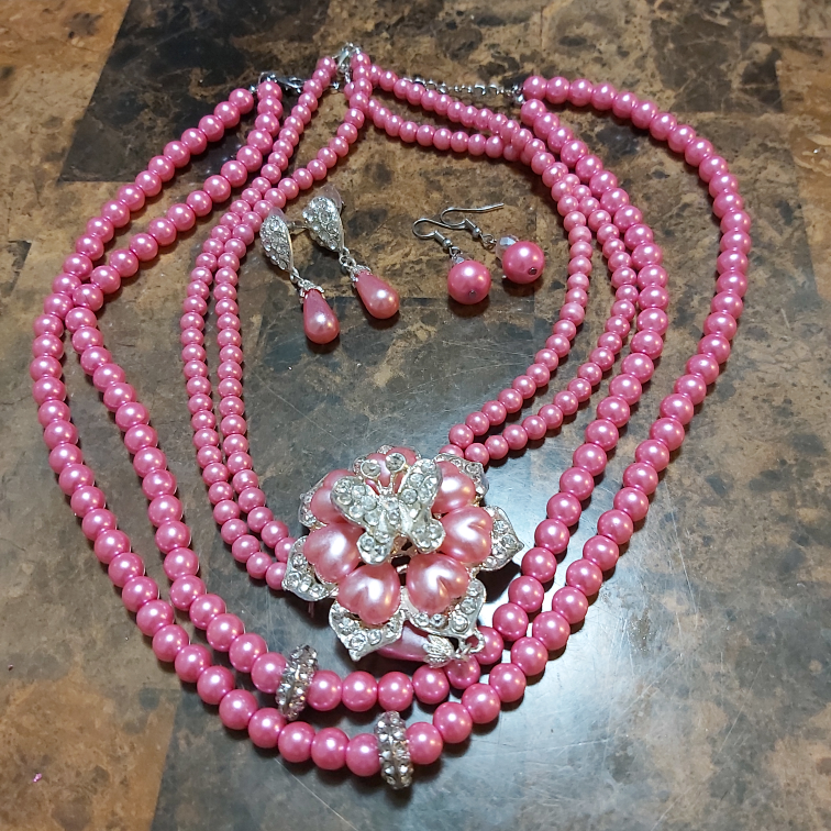 Butterfly Necklace Set #freecycle thumbnail